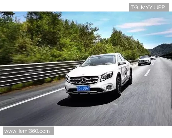 足球球星化身司机带领球迷体验极速驾驶感受开启全新挑战之旅